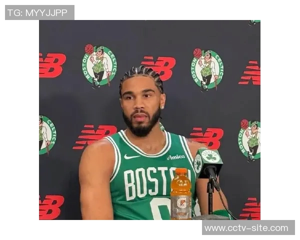 科塔赞塔图姆在场上如教练般引领队伍积极发声助力团队前行 科塔赞塔图姆在场上如教练般引领队伍积极发声助力团队前行